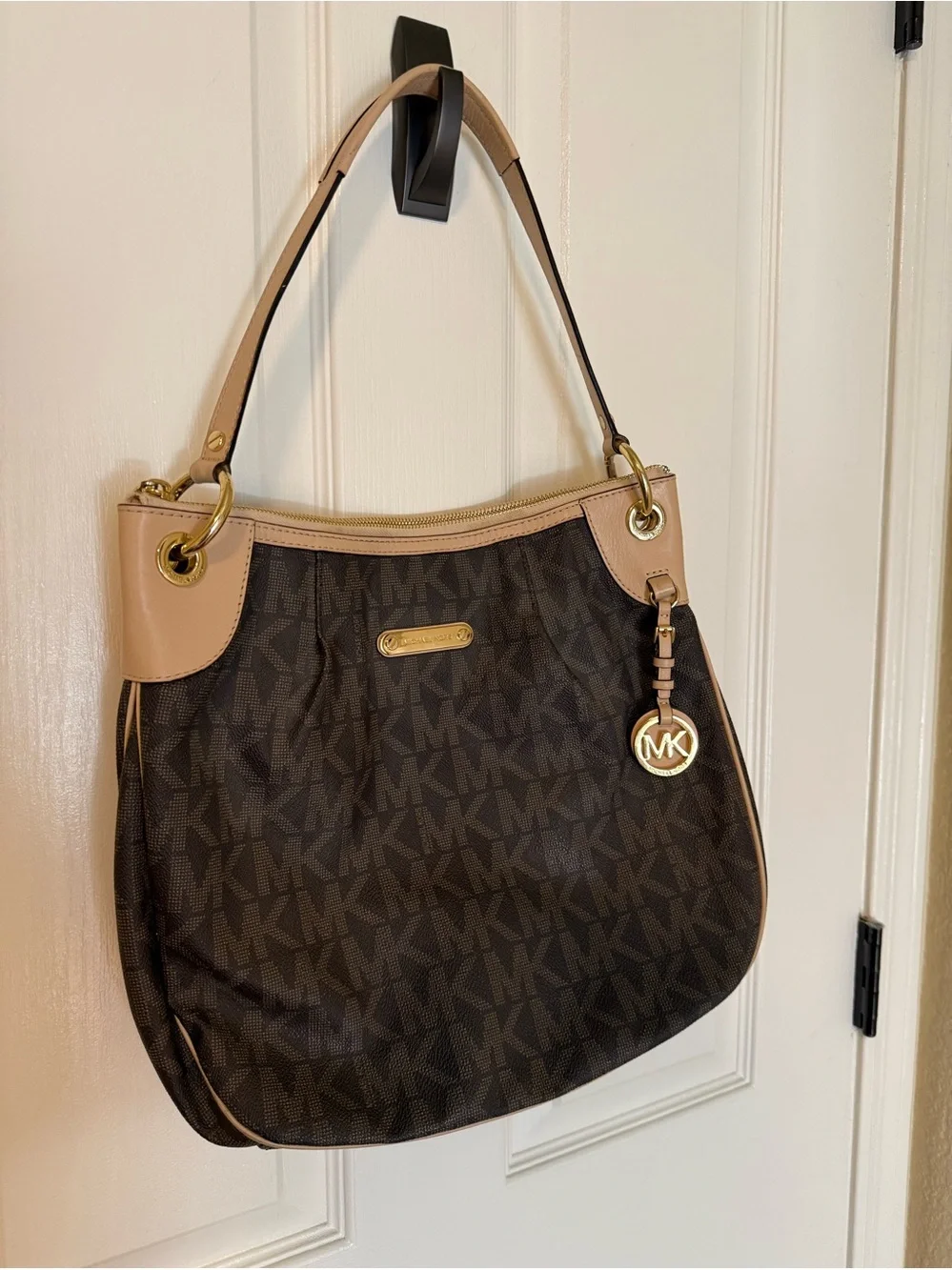 MICHAEL KORS Jet Set Convertible Bag